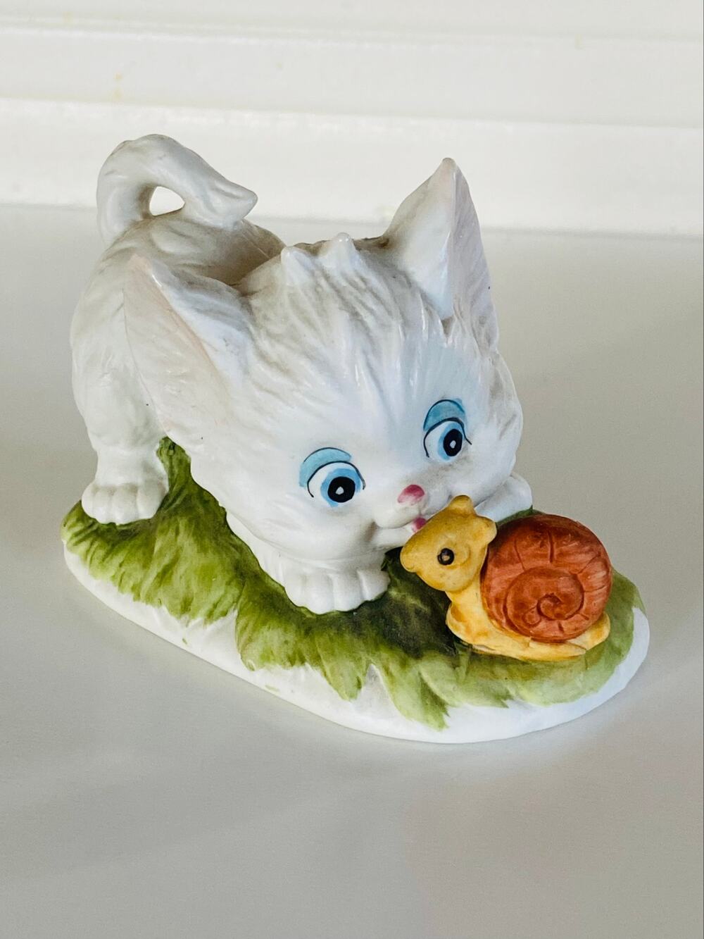 VINTAGE Lefton China White Kitten & Snail Basque Hand painted Cat Figurine